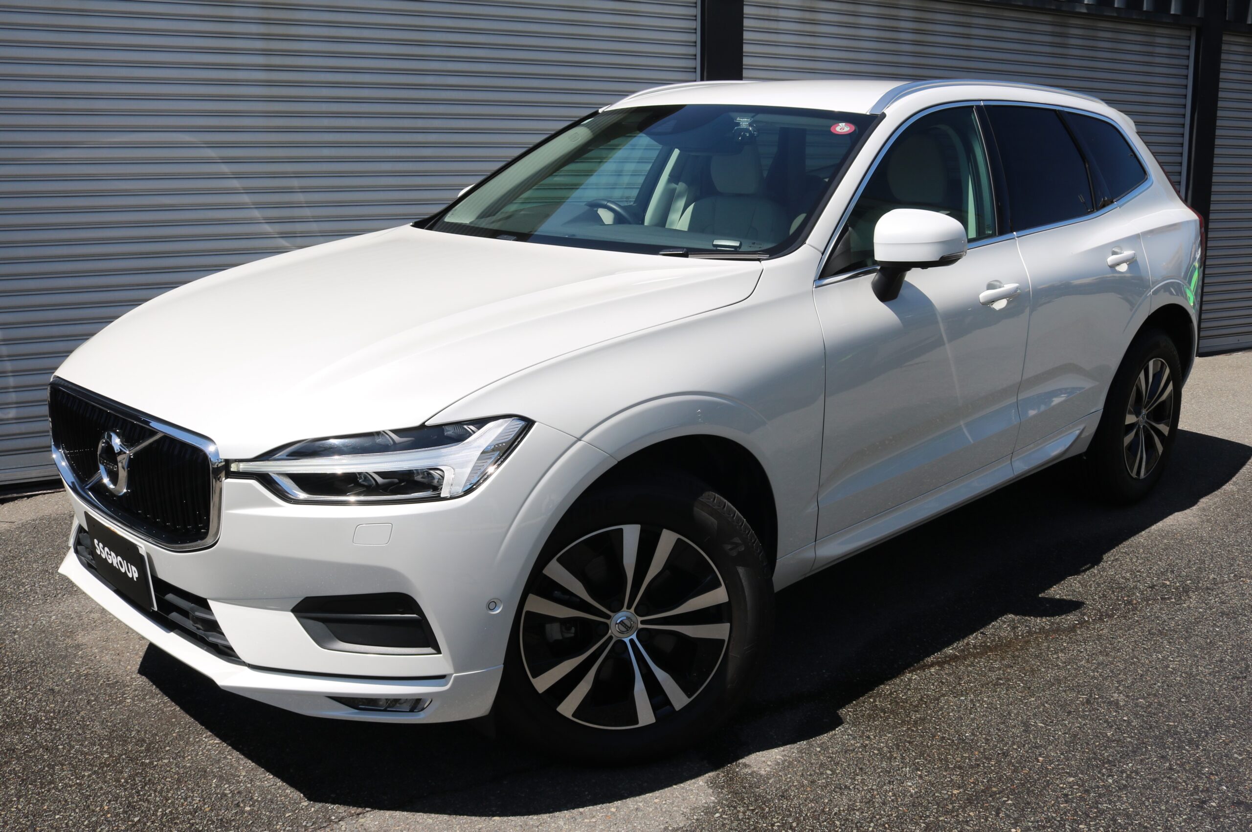 高価買取伝説☆令和2年式 ボルボ XC60 D4_AWDモメンタム クリスタルホワイトパール