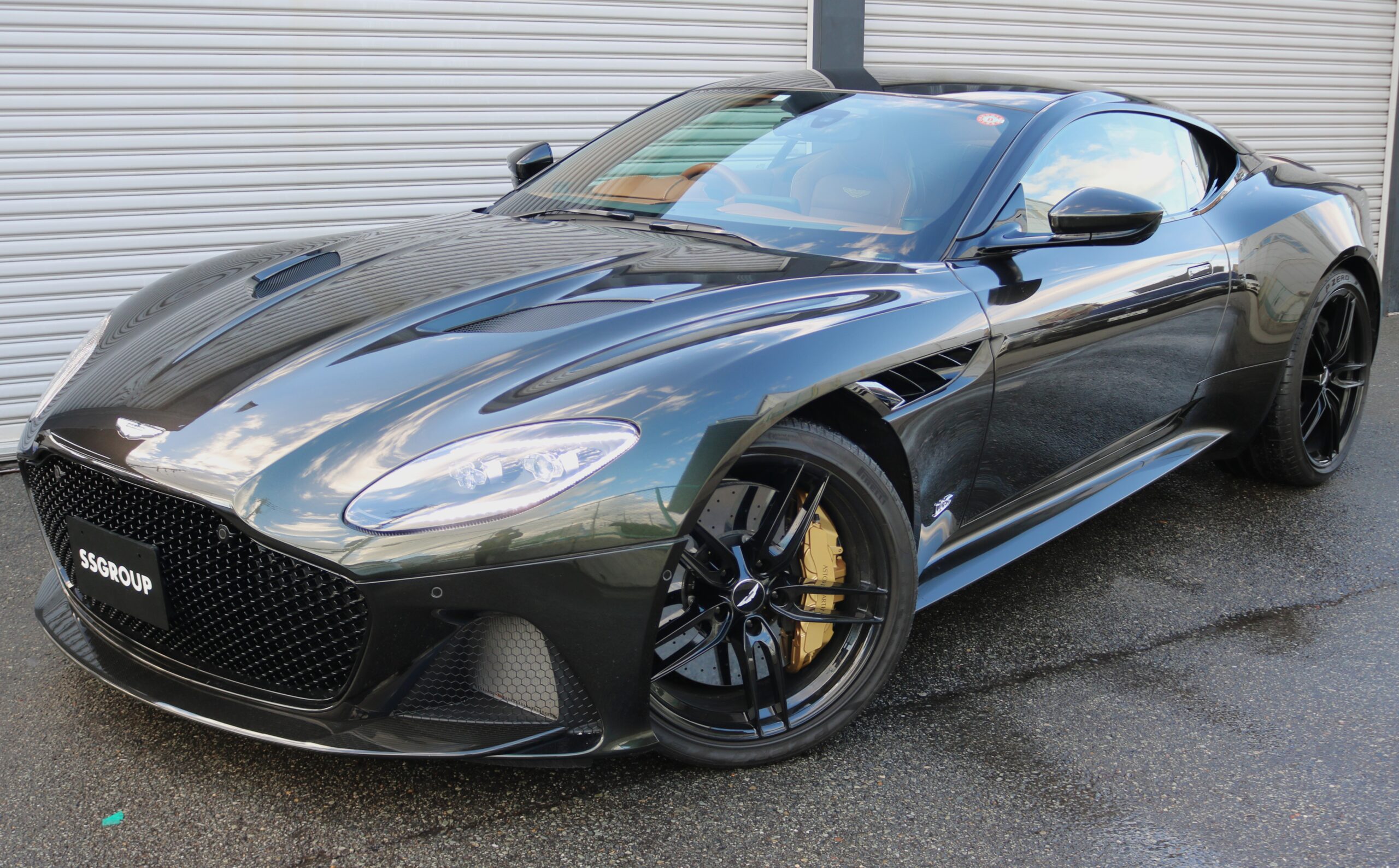 高価買取伝説☆令和5年式 アストンマーティン DBSスーパーレッジェーラ 5.2 ミノタウルスグリーン